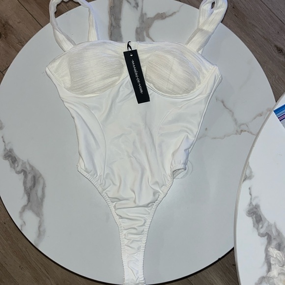 BRAND NEW MANIERE DE VOIR SHIRRED MESH OVERLAY SET - Picture 7 of 8